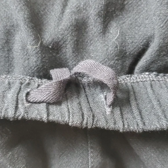 Scalloped Black Shorts - Picture 3 of 7